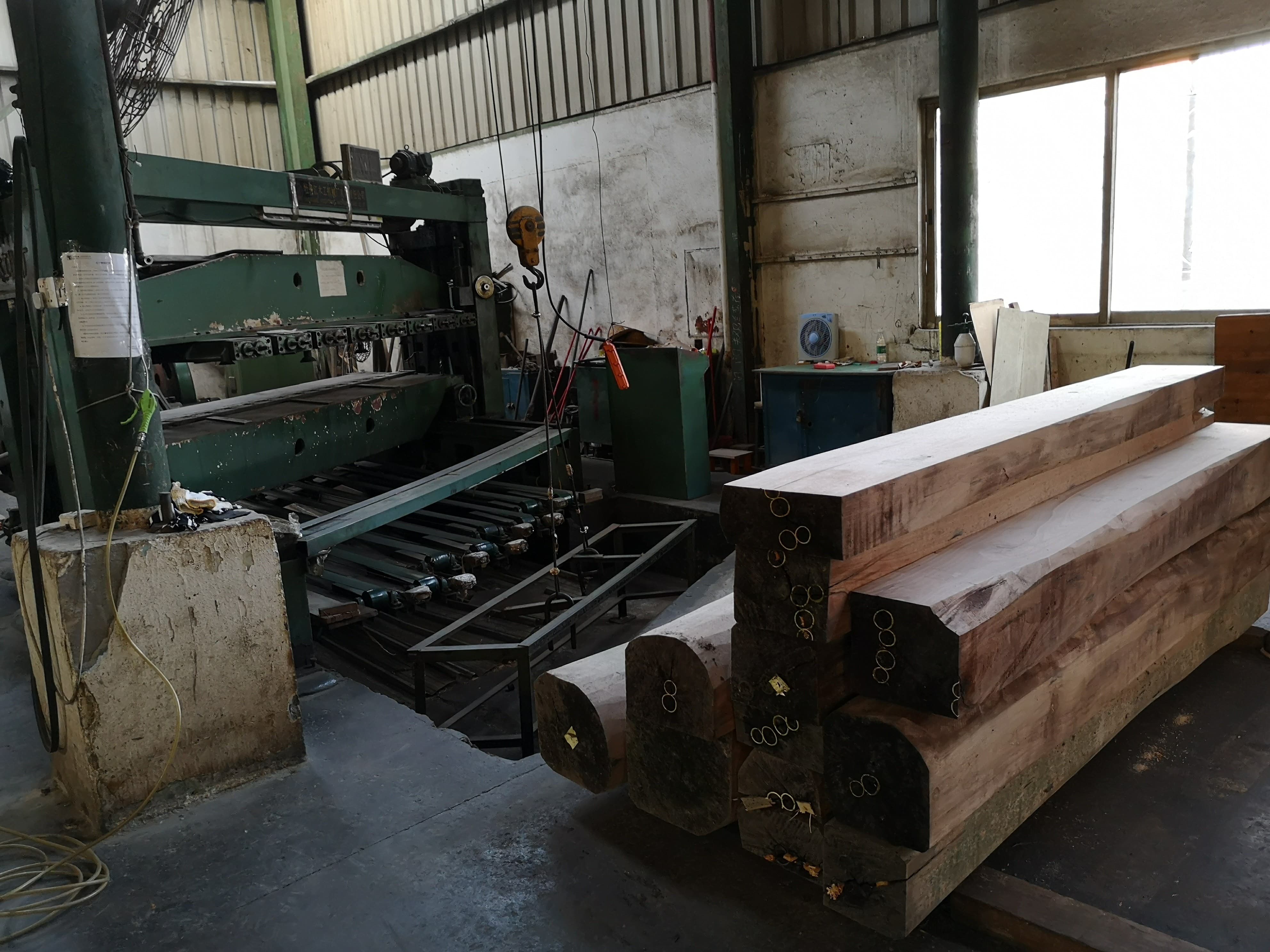 Veneer Slicing